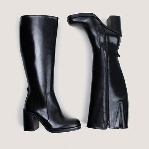 Boots with overflowing heels black