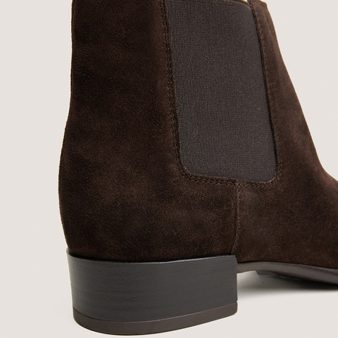 Low boots with elastic and flat heels dark brown