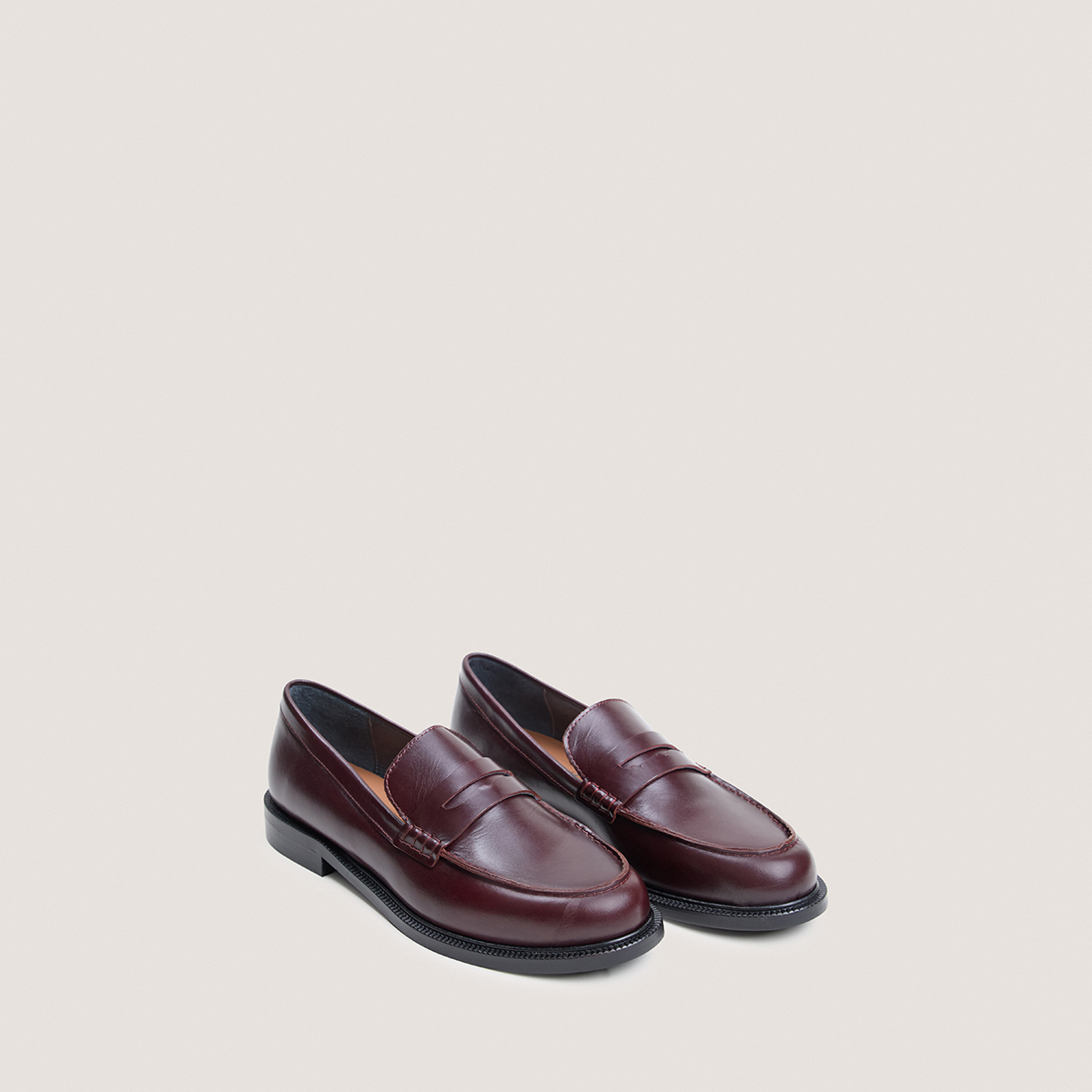 Round-toe loafers burgundy