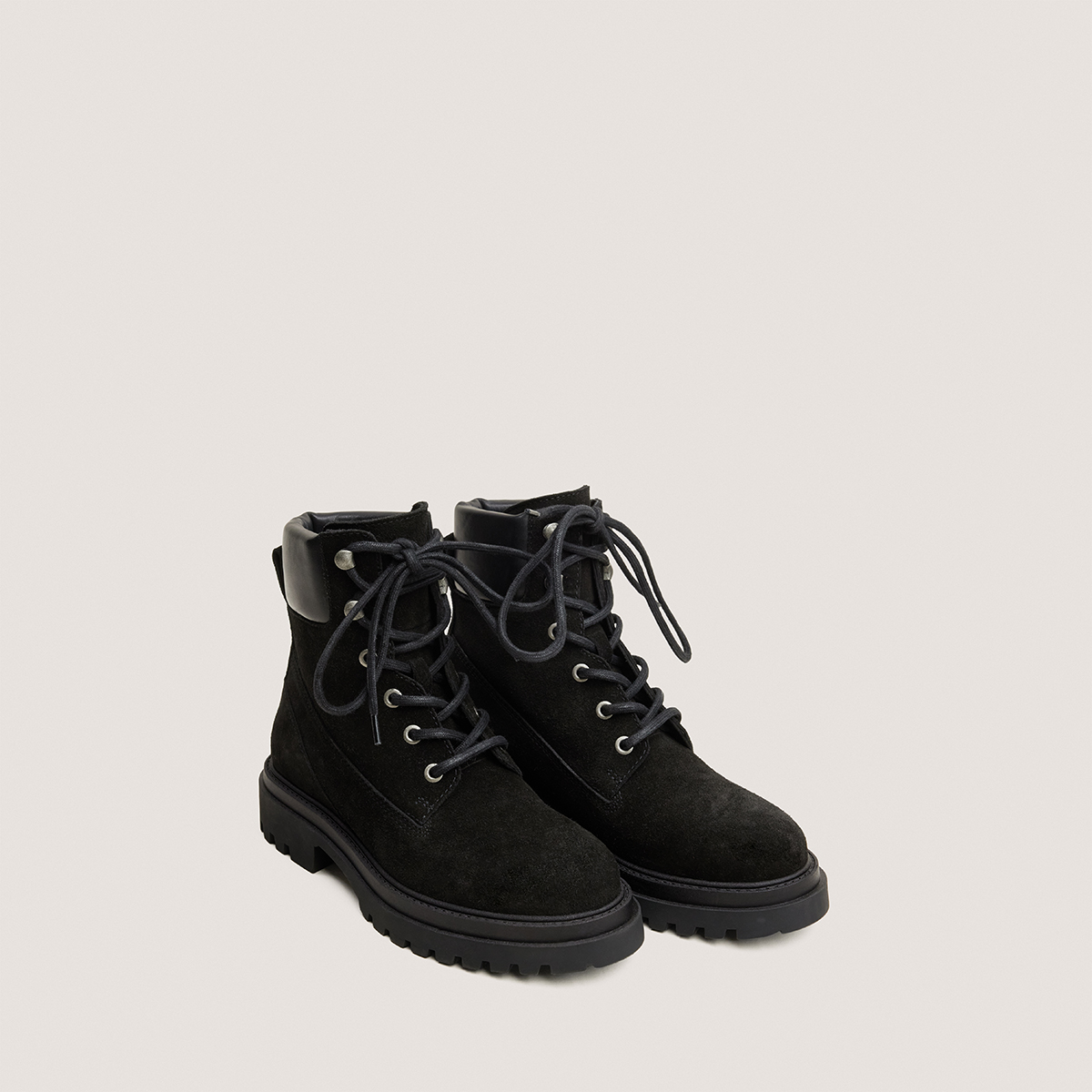 Lace-up lug-sole low boots black