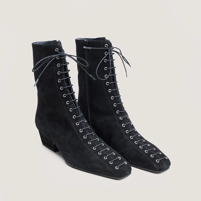 Pointed-toe lace-up ankle boots in black split leather | duomo
