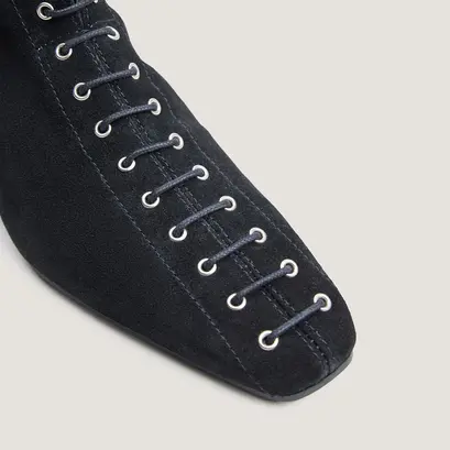 Pointed-toe lace-up ankle boots in black split leather | duomo