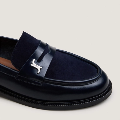 Round-toe monogram loafers in navy leather and navy suede | duedi