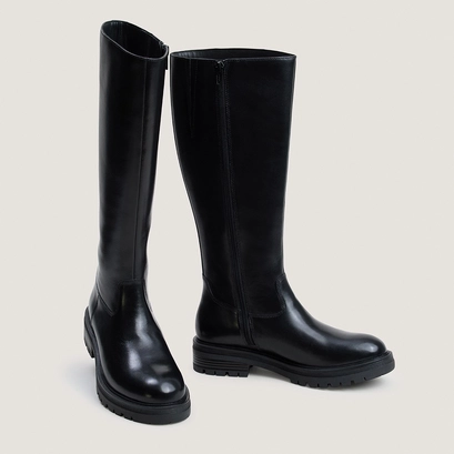 Boots with lug soles in black leather | agilus