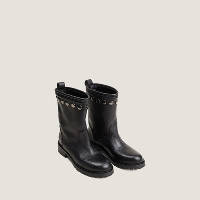 Rivets boots with lug soles in black grained leather | regan