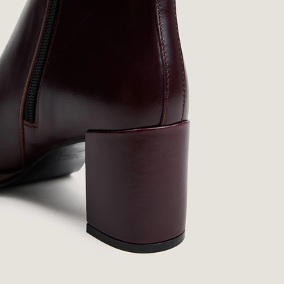 Heeled ankle boots in burgundy leather | dibrina