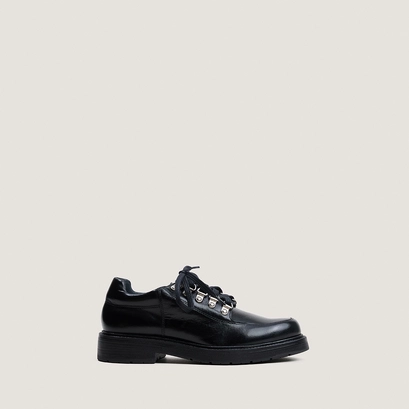 Lace-up derbies in black leather | doeillet