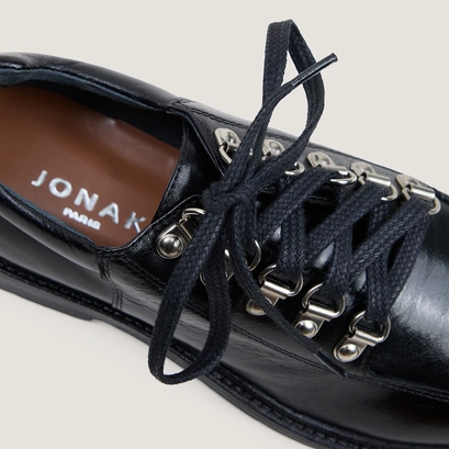 Lace-up derbies in black leather | doeillet