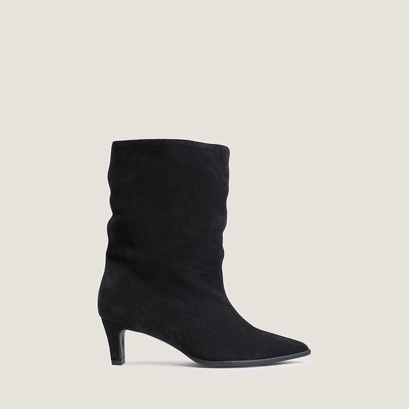 Heeled ankle boots with pointed toes in black split leather | py