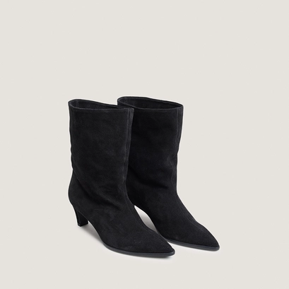 Heeled ankle boots with pointed toes in black split leather | py