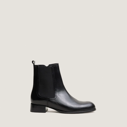 Elastic-sided boots in black leather | astrelle