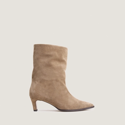 Heeled ankle boots with pointed toes in taupe split leather | py