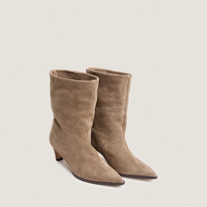 Heeled ankle boots with pointed toes in taupe split leather | py