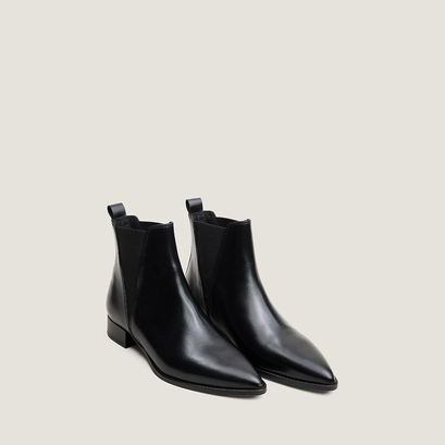 Chelsea boots with heels and pointed toes in black leather | anoka