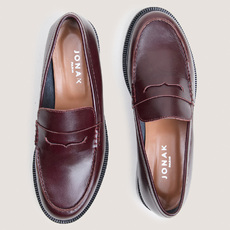 Round-toe loafers burgundy