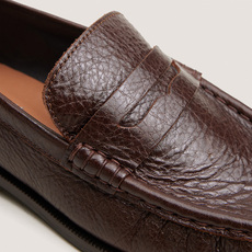 Round toe loafers brown