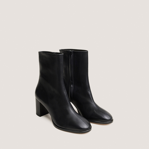 Heeled round-toe ankle boots black