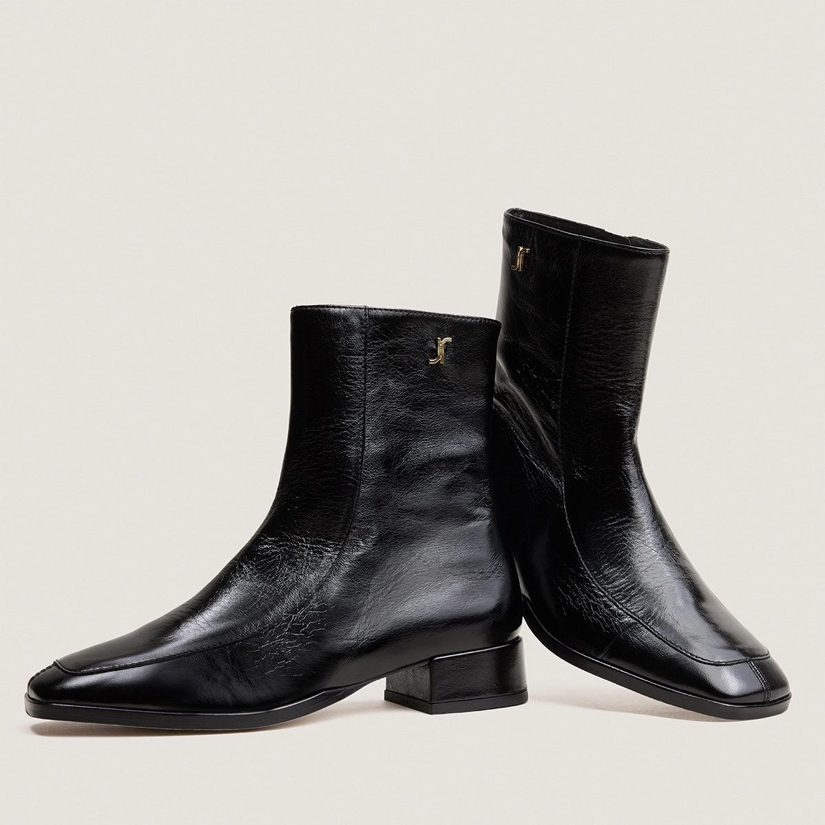 Square-toe ankle boots with monogram in black vintage leather | VAREL