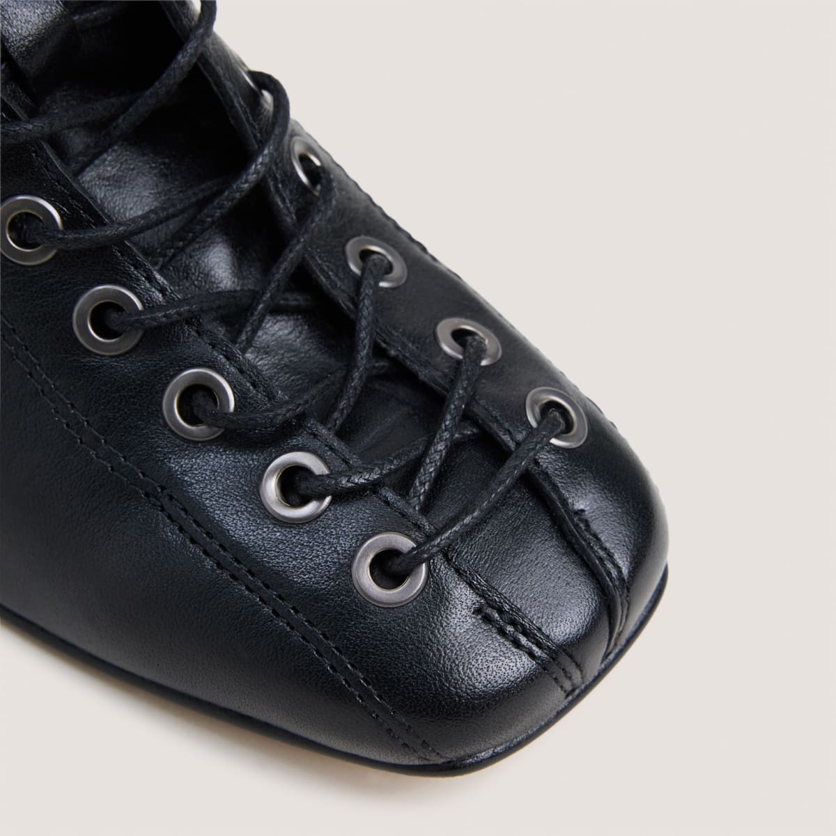 Heeled ankle boots black