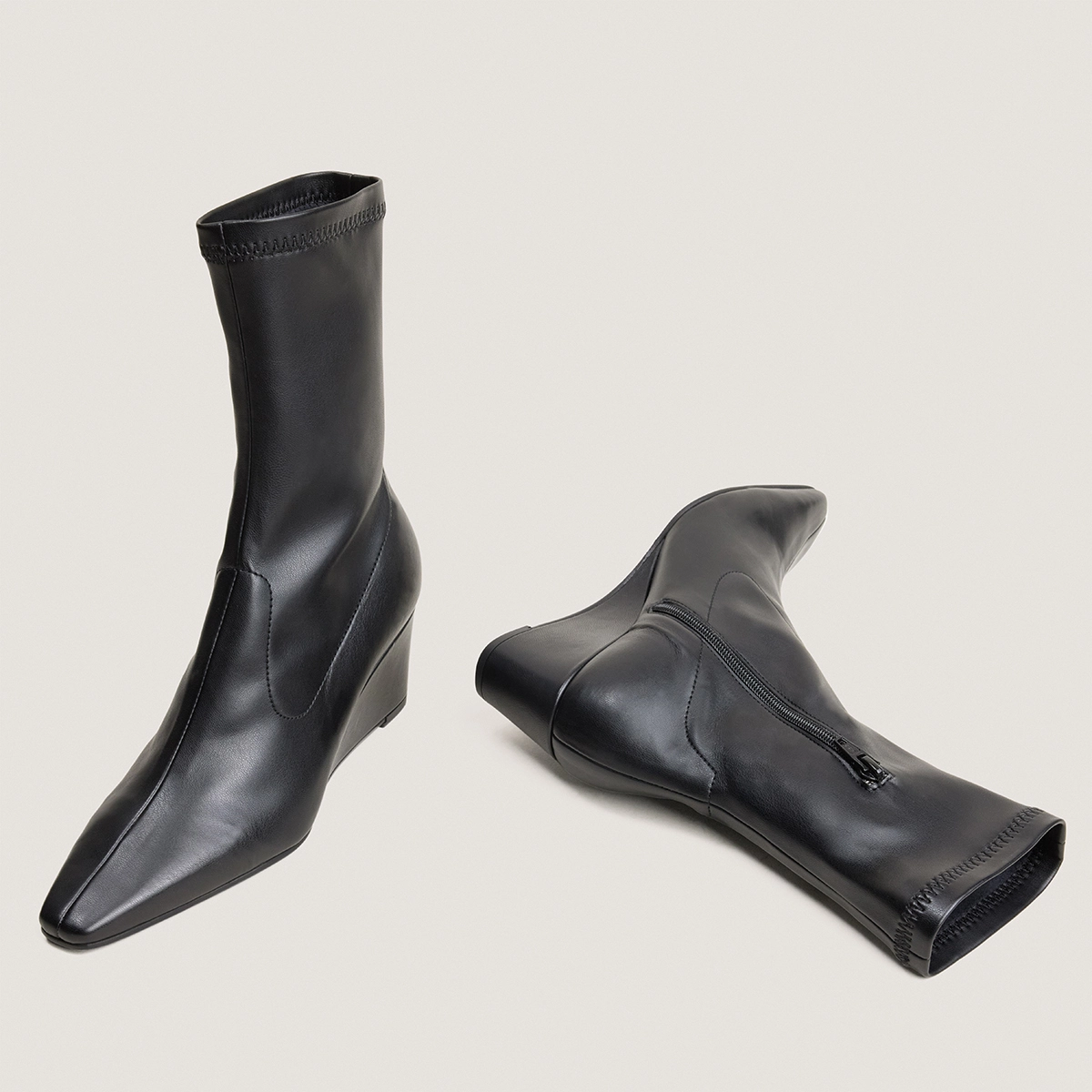 Pointed-Toe Ankle Boots in black stretch | DEXTRA
