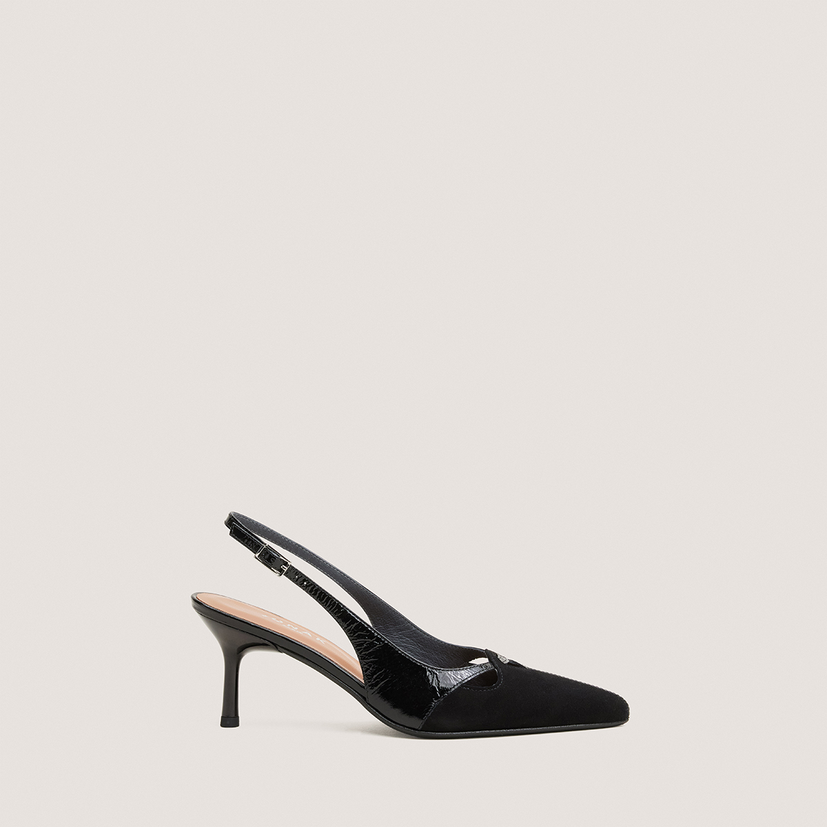 Heeled pumps black