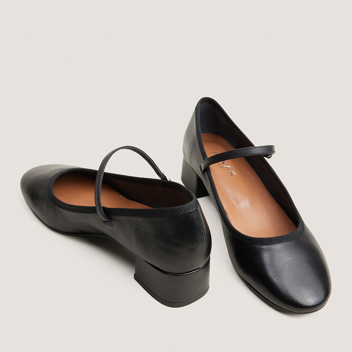 Heeled mary janes black