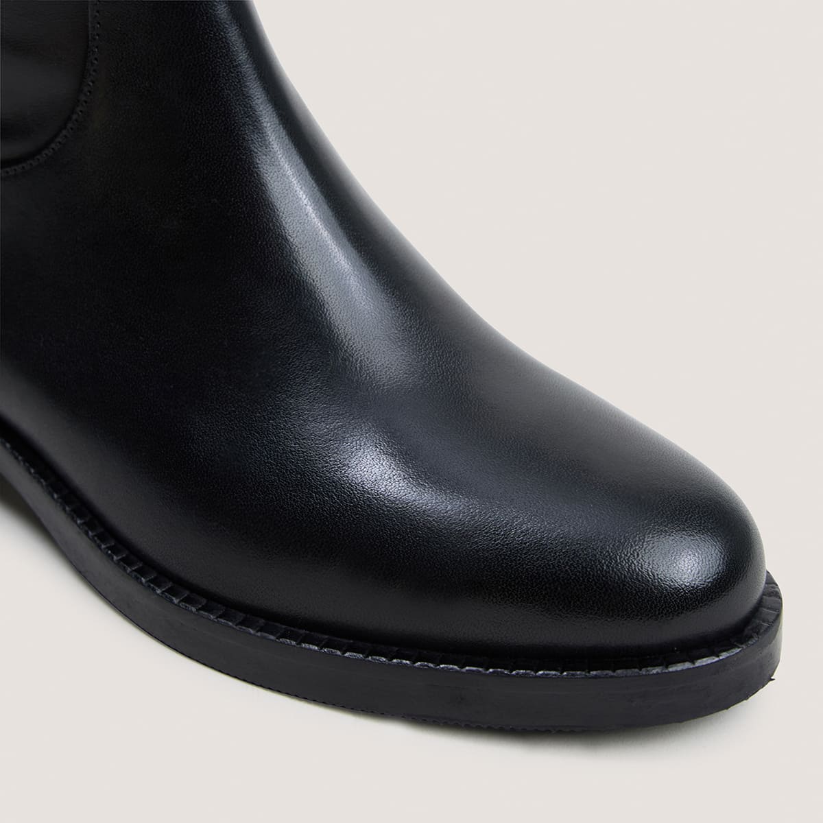 Round-Toe Boots in black leather wide calf size M | FLEUR