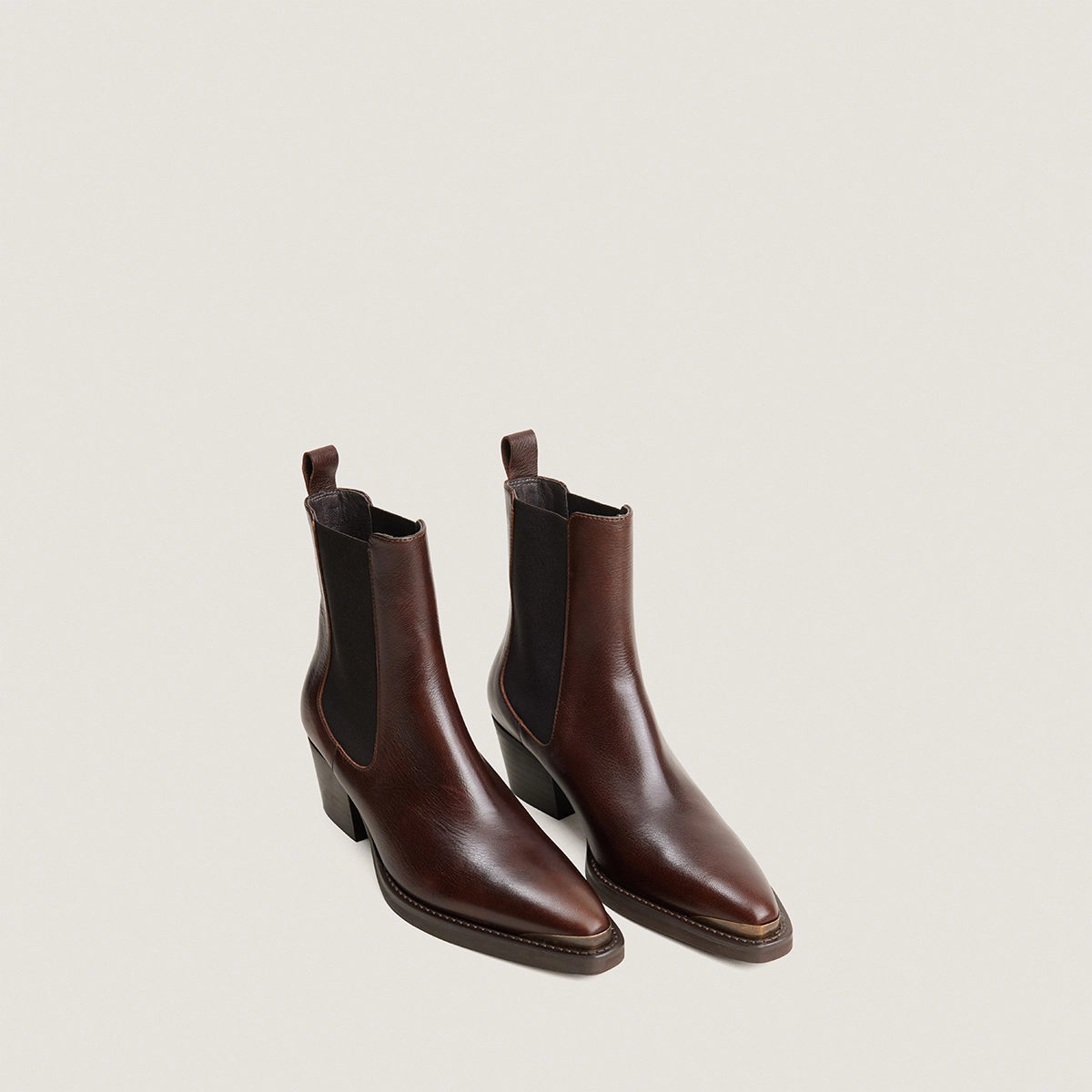 Ankle boots with pointed toes in brown grained leather | DELIRIUM