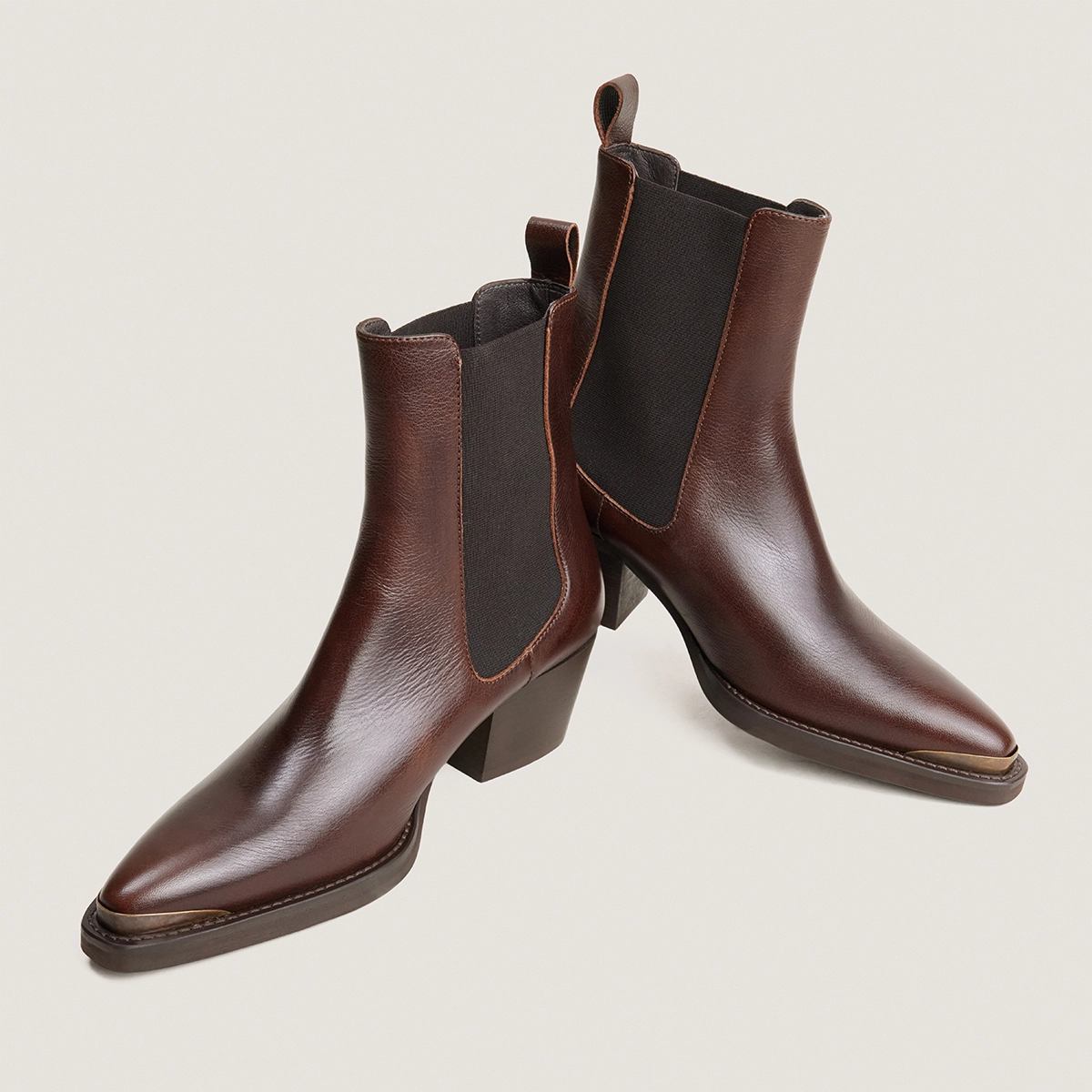 Ankle boots with pointed toes in brown grained leather | DELIRIUM