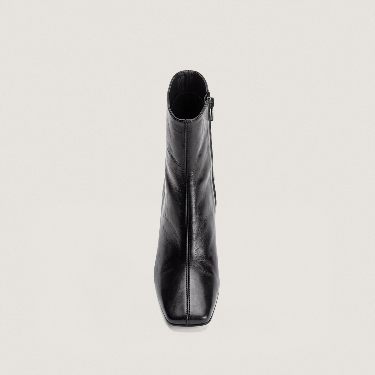 Heeled ankle boots with square toes in black aged leather | DAG