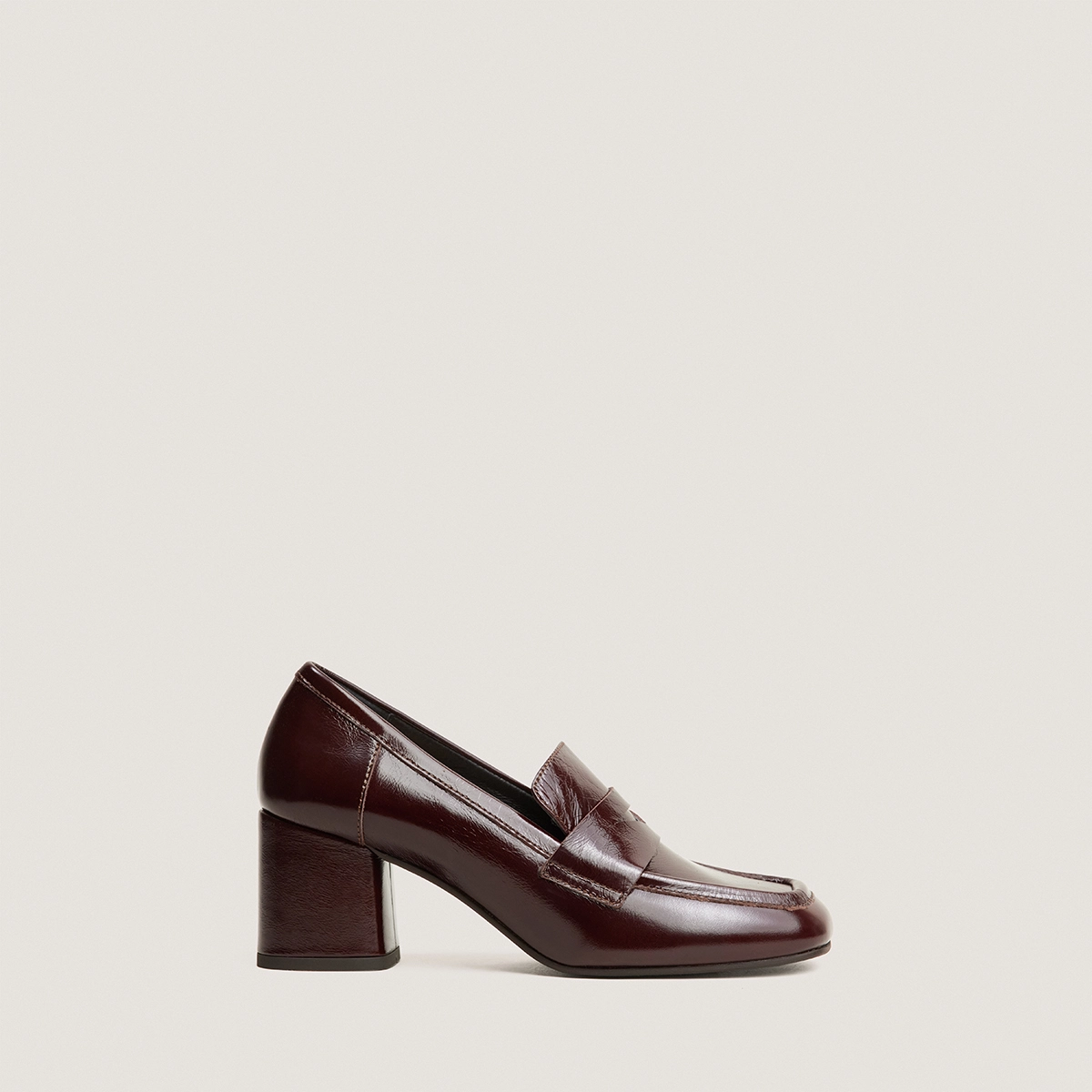 Loafers with square-toes in chocolate shiny leather | DUCHE