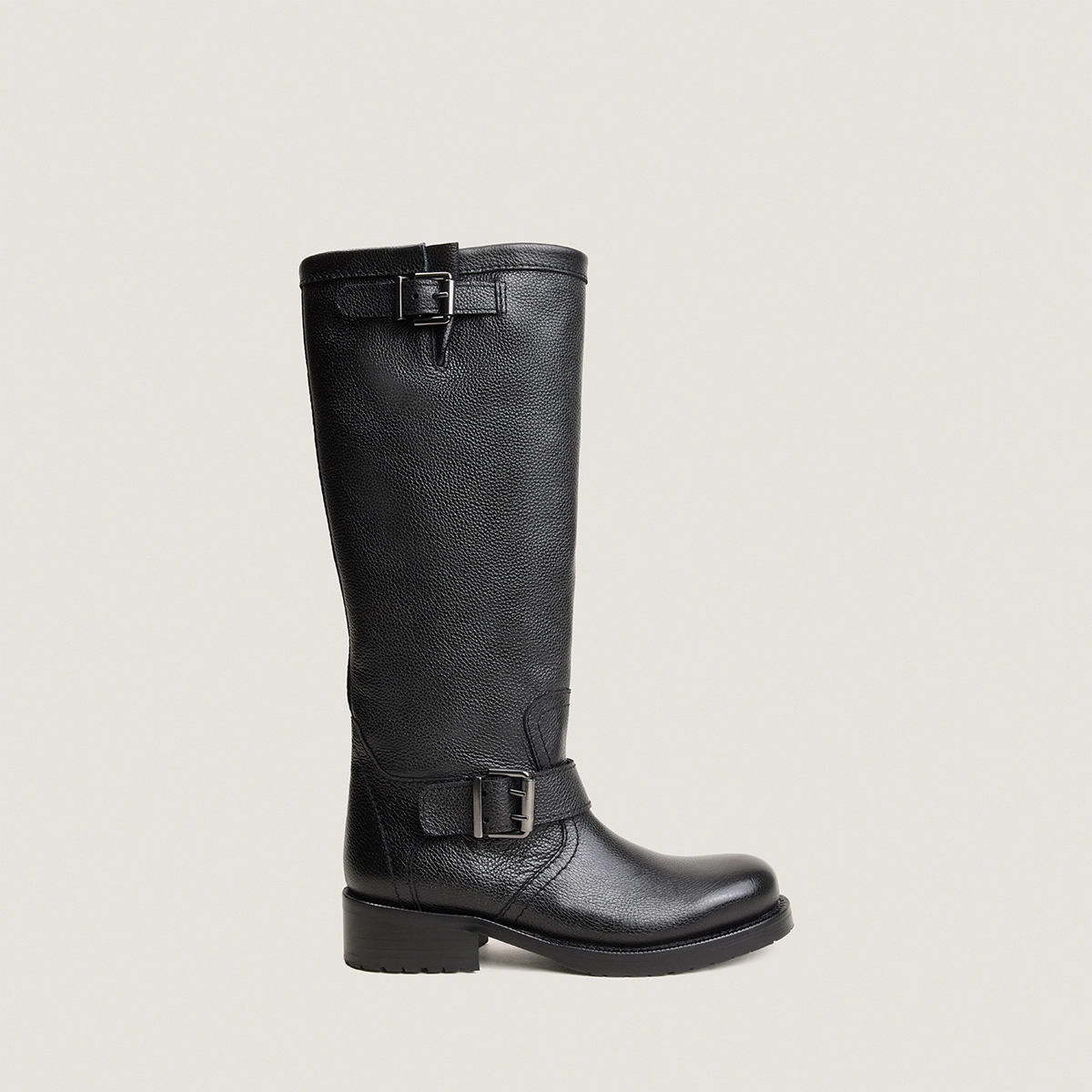 Boots with round toes in black grained leather | DIKE