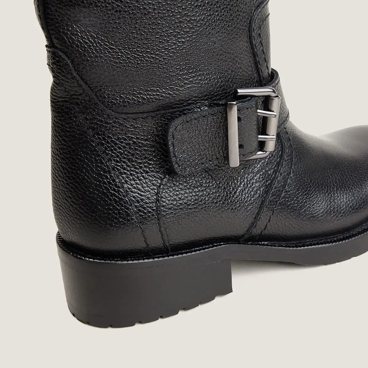 Boots with round toes in black grained leather | DIKE
