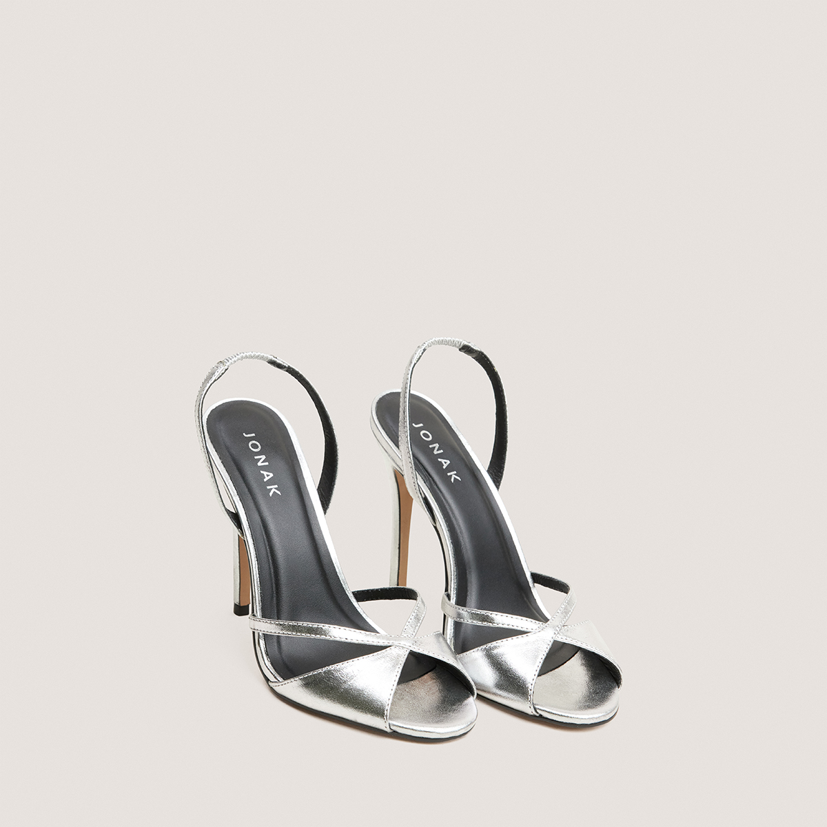 Heeled sandals with round toes in silver metallic leather | FANTAISIE