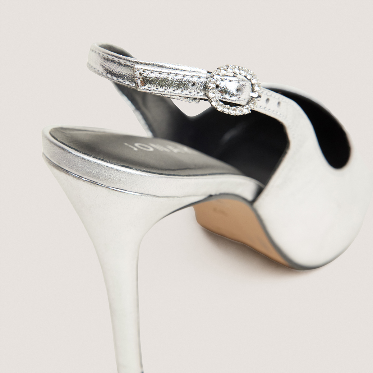 Slingbacks with pointed toes in silver metallic leather | FLAMME