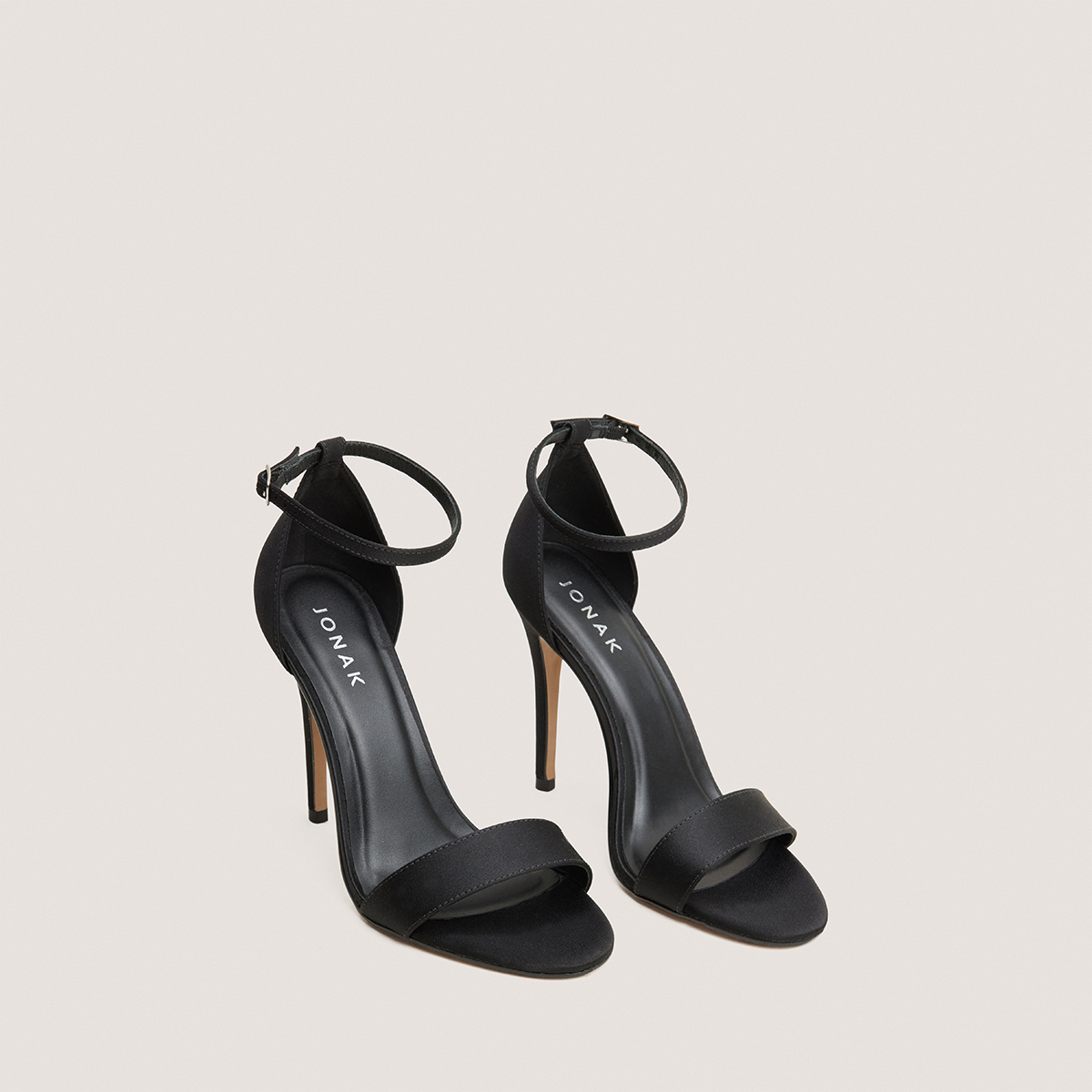 Heeled sandals with round toes in black satin | FRISSON