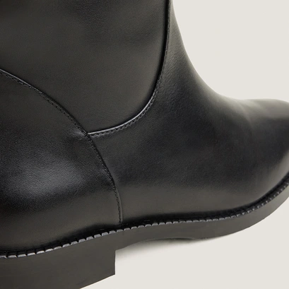 Zip heeled ankle boots in black leather | velda