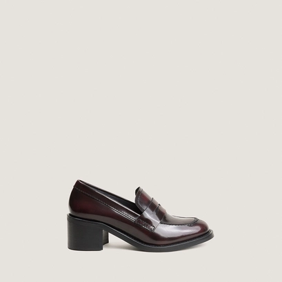 Heeled loafers in glossy burgundy leather | dollege