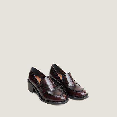 Heeled loafers in glossy burgundy leather | dollege