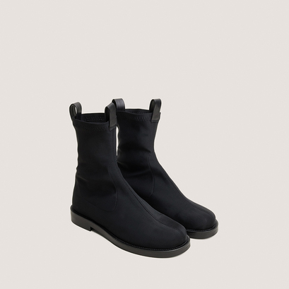 Round-Toe Boots black
