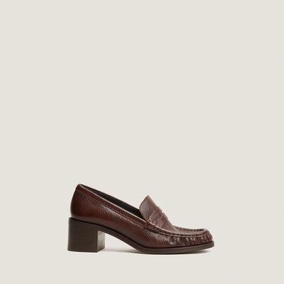 Heeled loafers in brown grained leather | delicieux