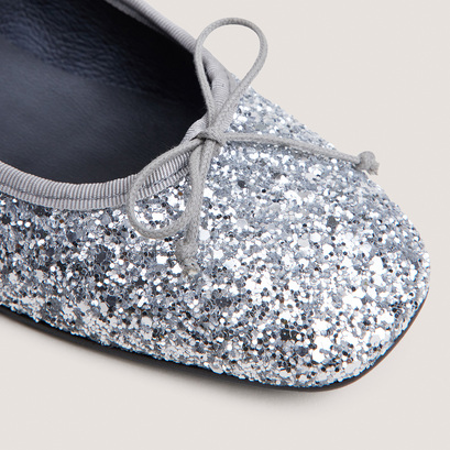 Round-toe ballet flats in silver glitter and silver mirror leather | dybil