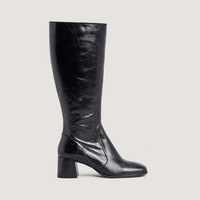 Boots with square toes in black aged leather | argentine