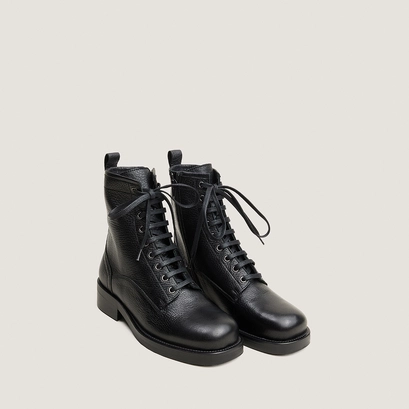 Lace-up boots black