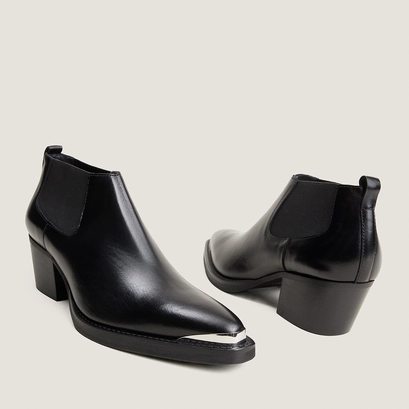 Lowboots with pointed toes black