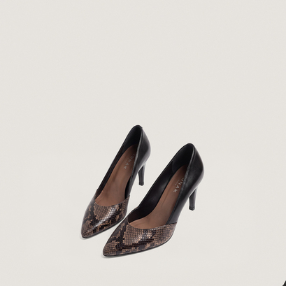 Pumps with pointed toes taupe