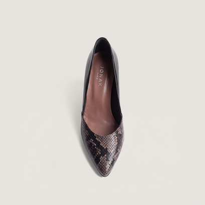 Pumps with pointed toes taupe