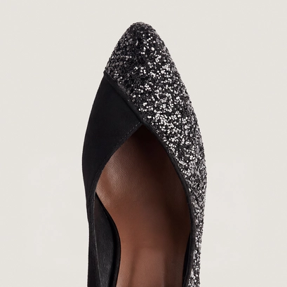 Pumps with pointed toes black