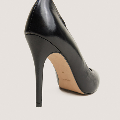 Pumps with pointed toes black