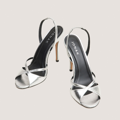 Heeled sandals with round toes silver